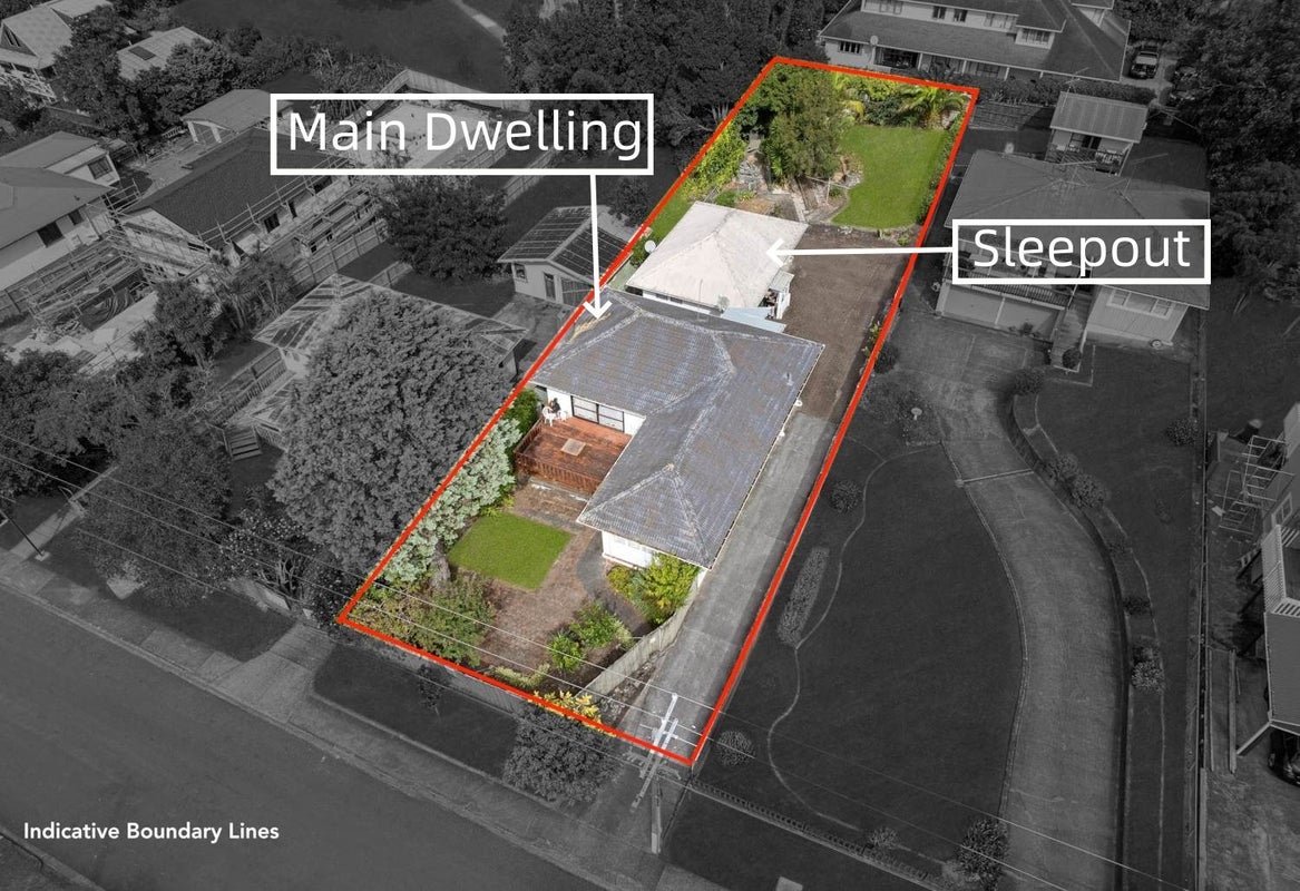 11 Cron Avenue, Te Atatu South, Auckland - Carousel 1