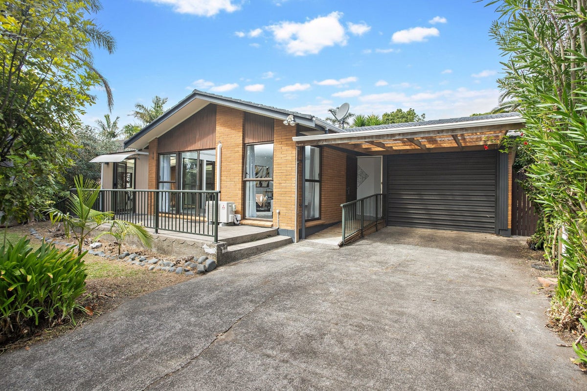 6 Palm Court Drive, Glen Eden, Auckland - Carousel 1