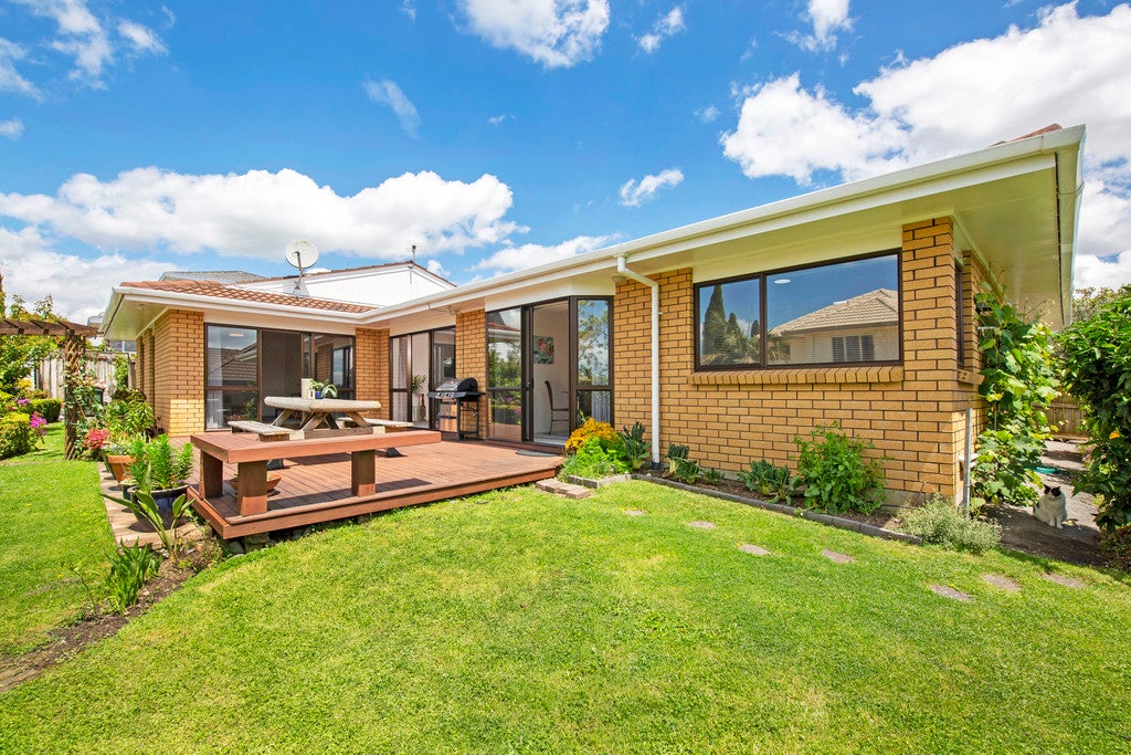 2/32 Simmental Crescent, Somerville, Manukau - Carousel 2