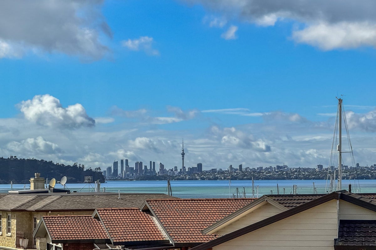 32 Reflection Drive, West Harbour, Auckland - Carousel 2