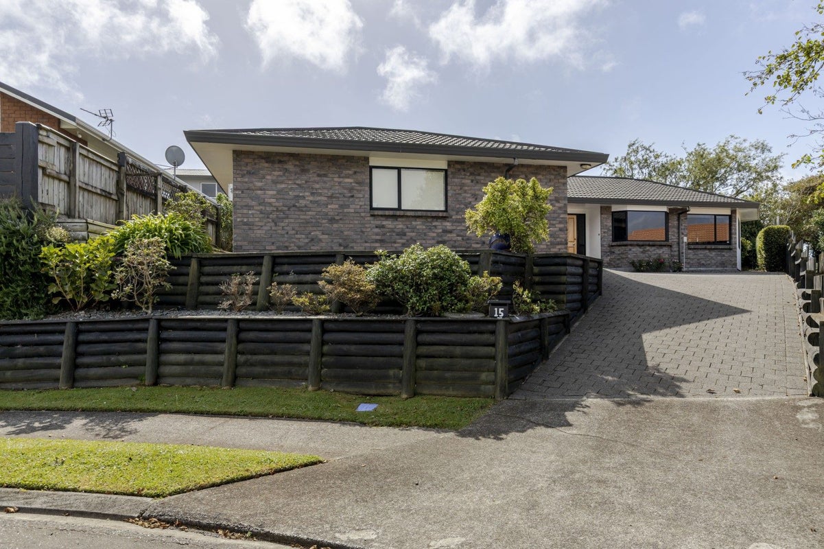 15 Sandel Rise, Merrilands, New Plymouth - Carousel 1
