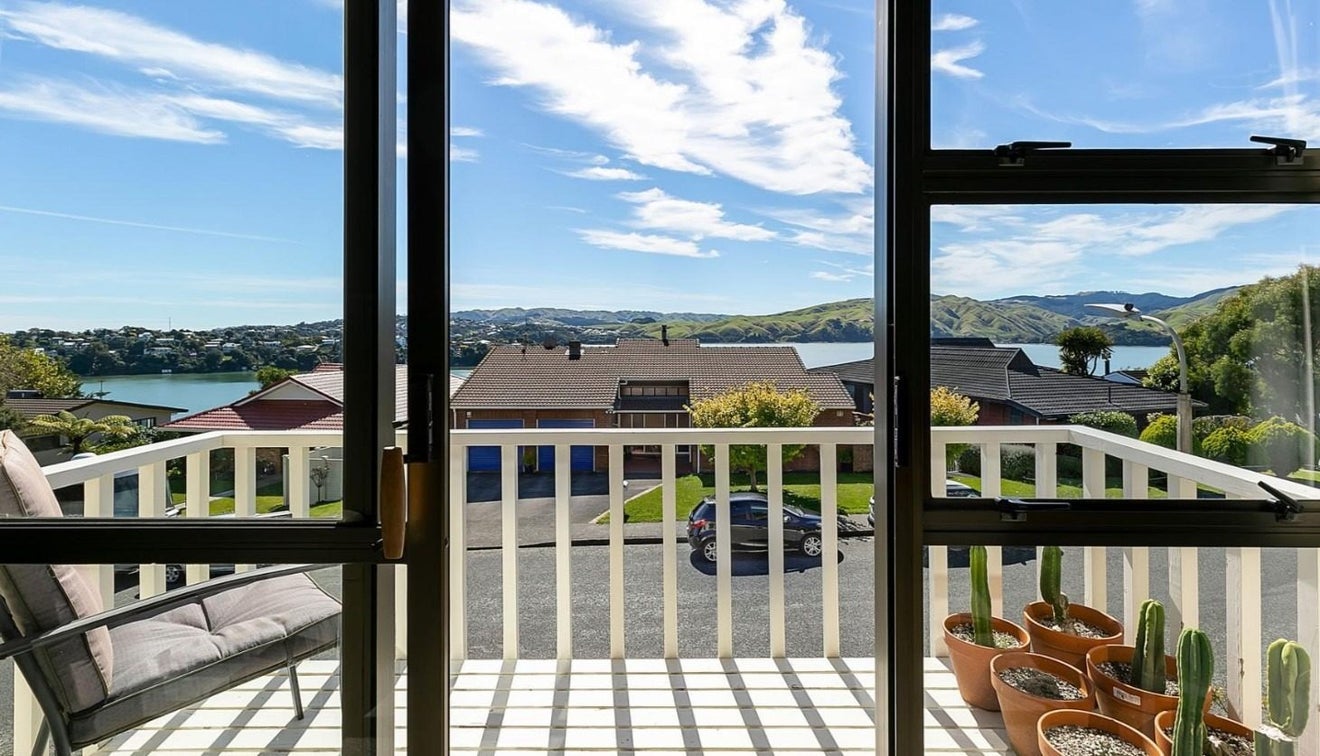 11 Leeward Drive, Whitby, Porirua - Carousel 1