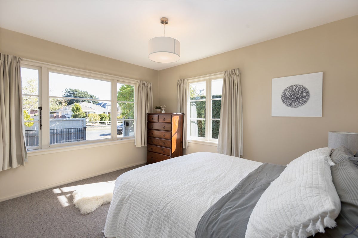 10 Manor Place, Bryndwr, Christchurch - Carousel 5