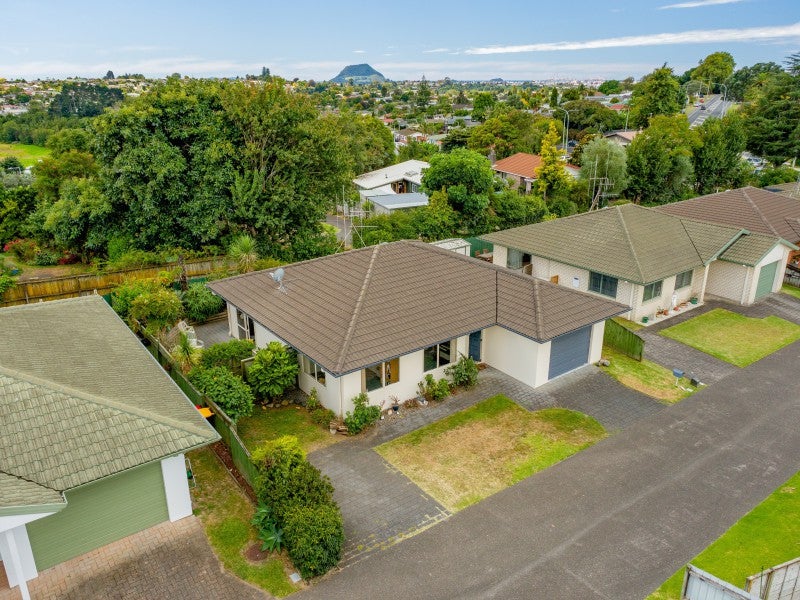 8 Abbey Way, Judea, Tauranga - Carousel 2