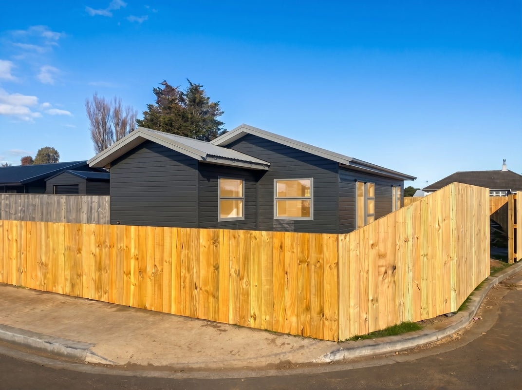 13 Hennessey Street West, Foxton Beach, Foxton - Carousel 2