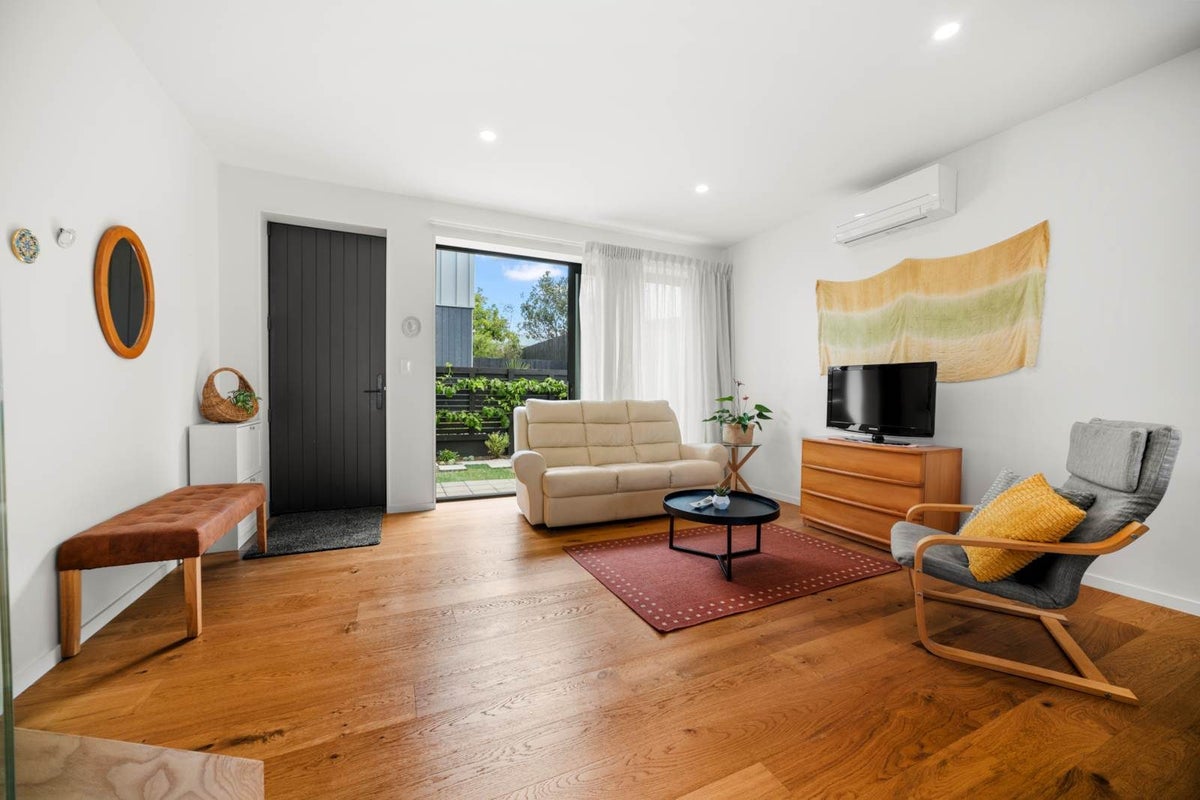 29/82 East Coast Road, Milford, Auckland - Carousel 1