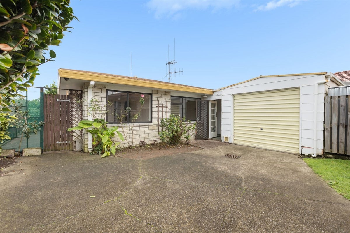 29C Hillstone Avenue, Gate Pa, Tauranga - Carousel 1