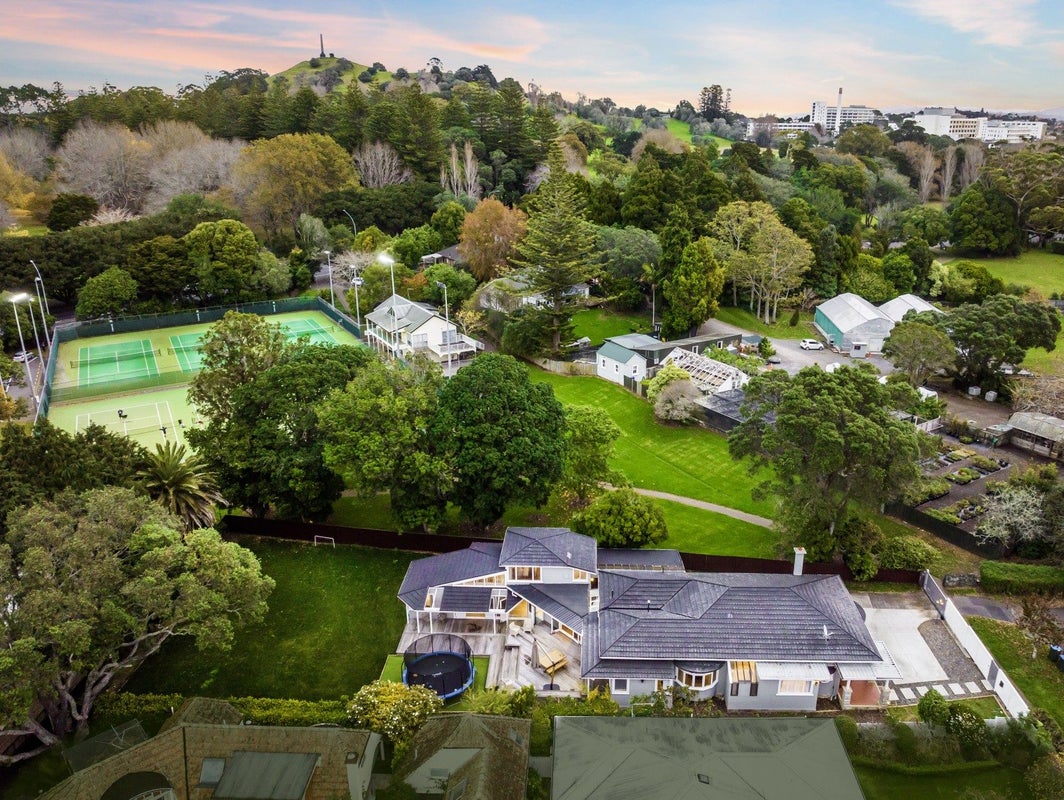 8 Renown Avenue, Greenlane, Auckland - Carousel 1