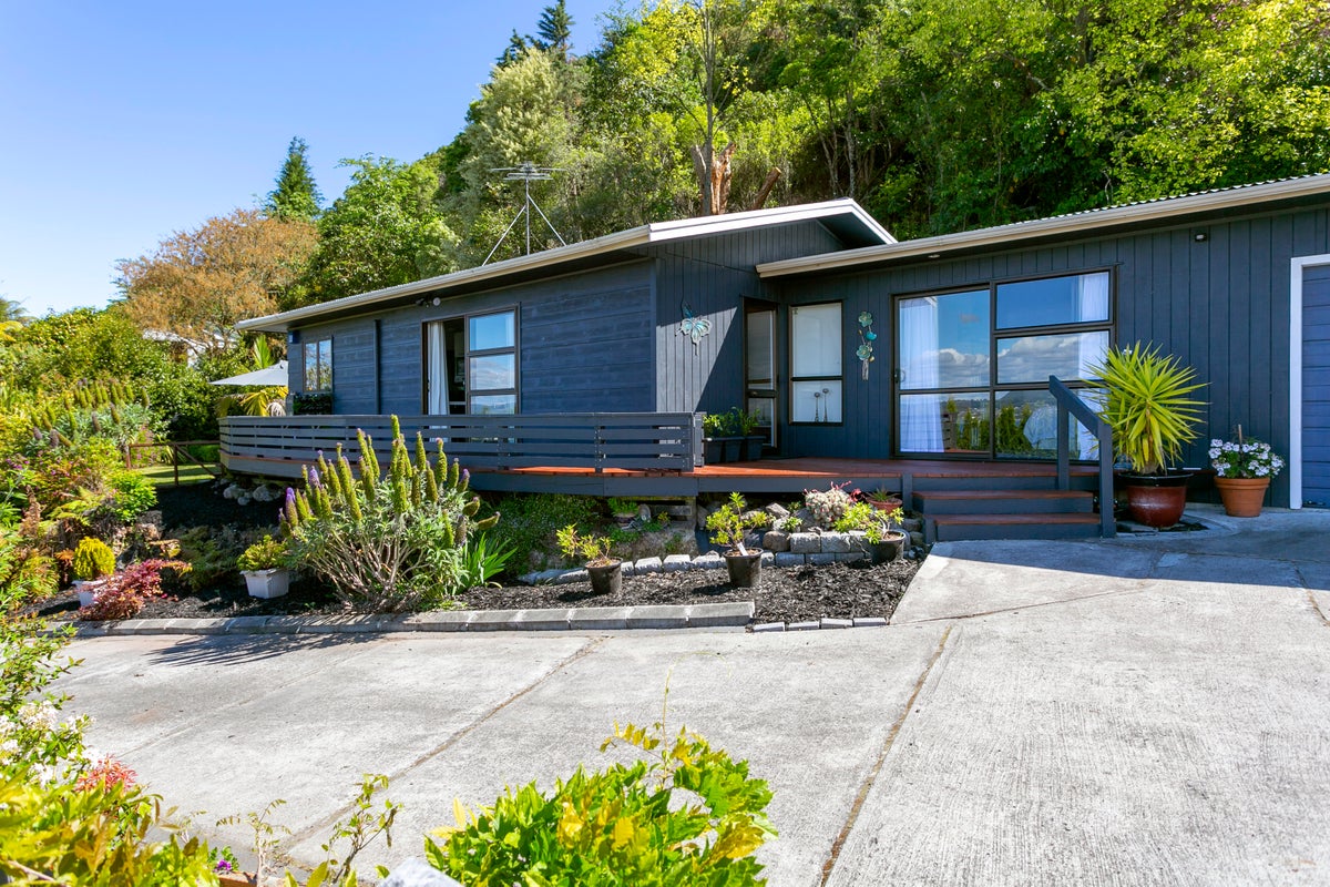30 Shera Street, Acacia Bay, Taupo - Carousel 1