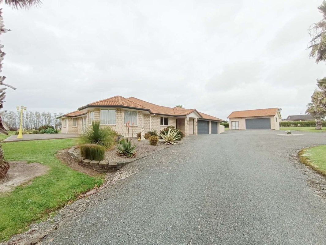 207 Pine Valley Road, Silverdale - Carousel 1