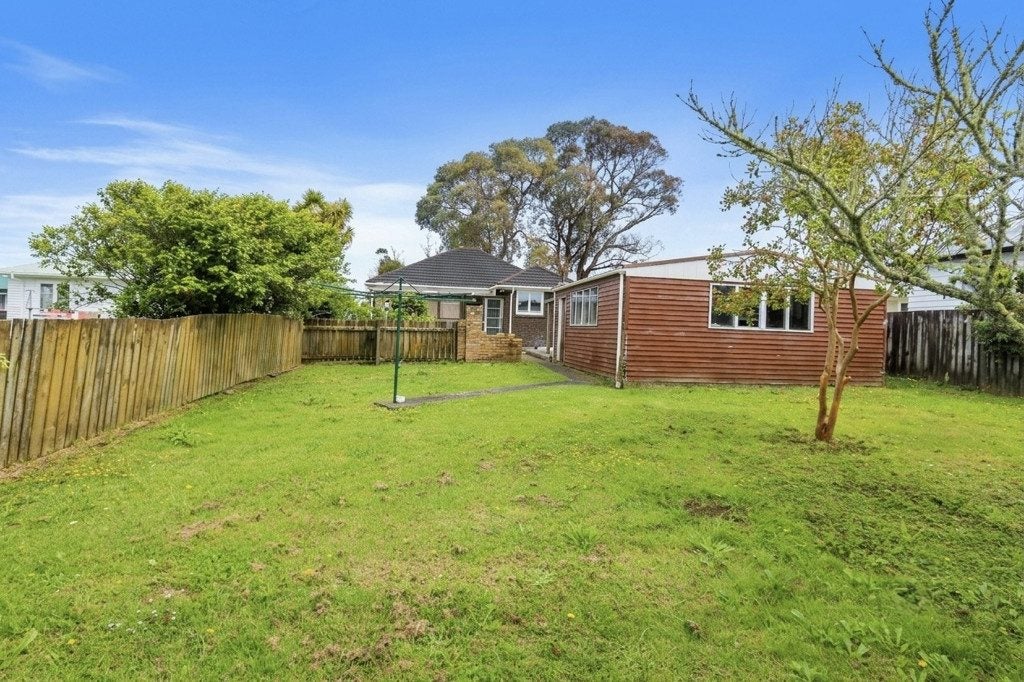 82 Seymour Road, Sunnyvale, Auckland - Carousel 16
