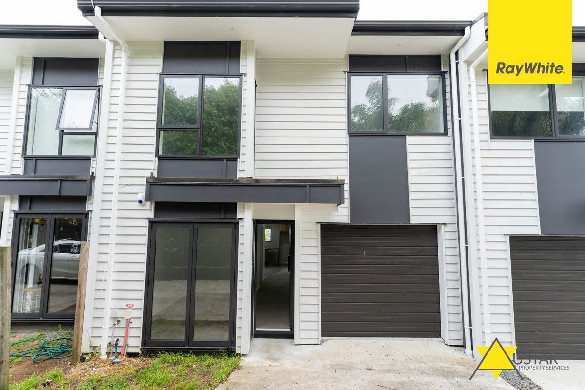 48E Waddell Avenue, Point England, Auckland - Carousel 1