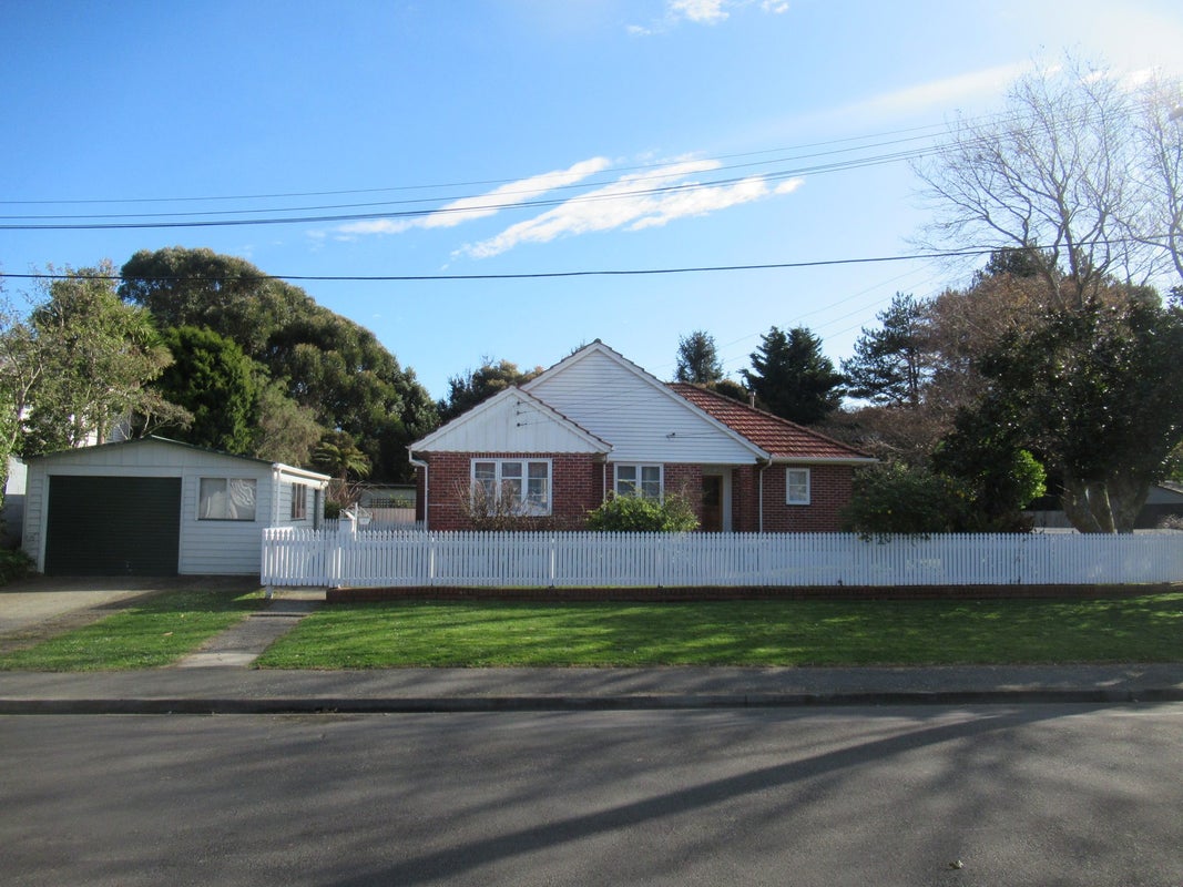 2 St James Avenue, Boulcott, Lower Hutt - Carousel 1