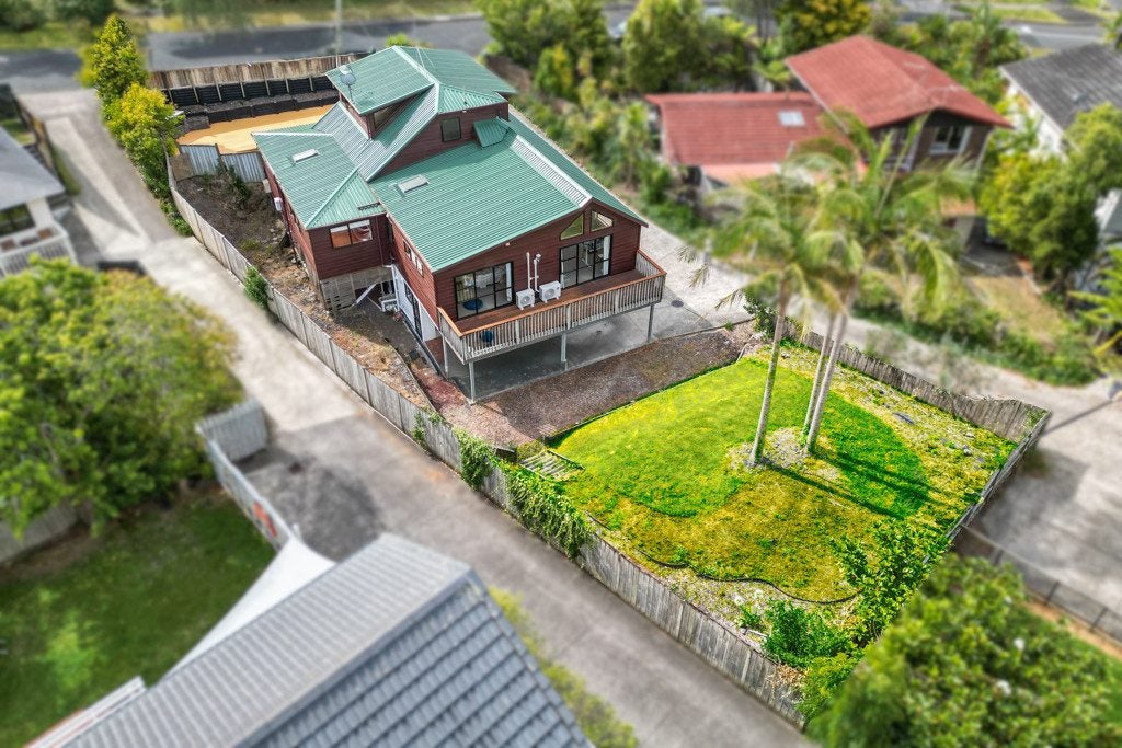 2/2 Rossmore Terrace, Murrays Bay, Auckland - Carousel 1