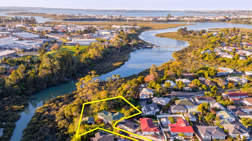 11 Maybelle Place, Kelston, Auckland - Carousel 1