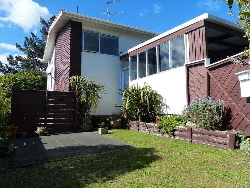 15A Caesars Place, Churton Park, Wellington - Carousel 1