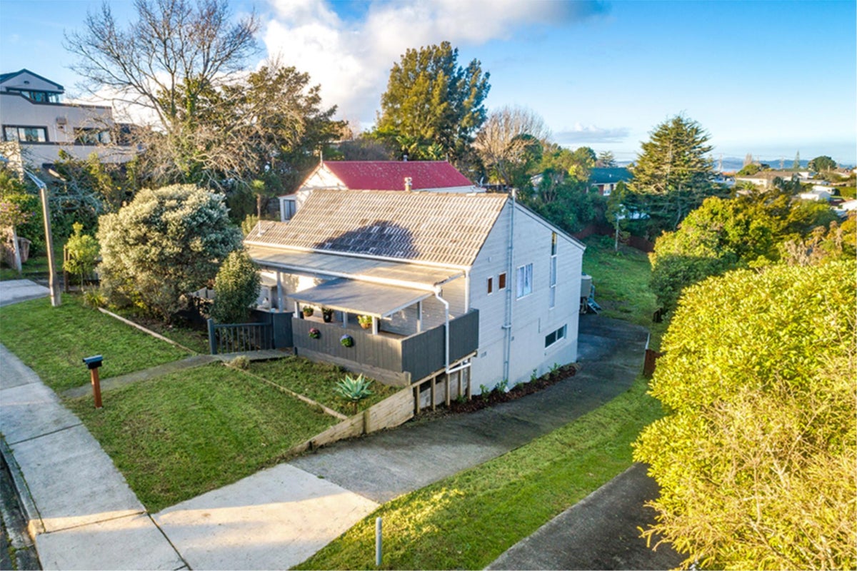 6 Cyclarama Crescent, Massey, Auckland - Carousel 21