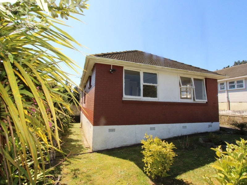 87 Castor Crescent, Cannons Creek, Porirua - Carousel 1