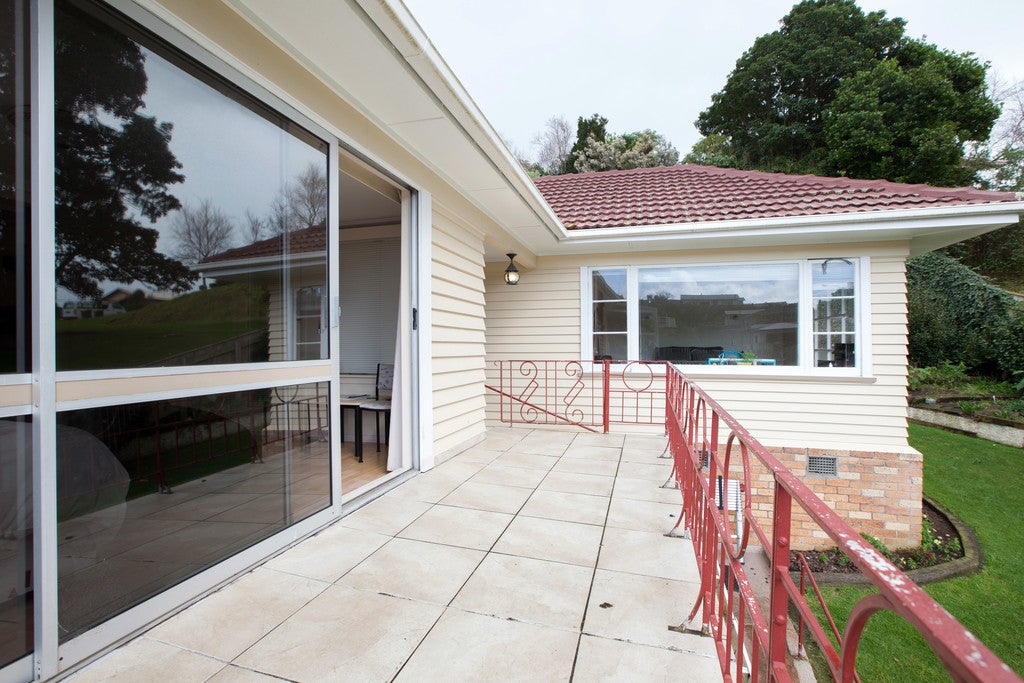 8 Lorna Street, Lynmouth, New Plymouth - Carousel 24