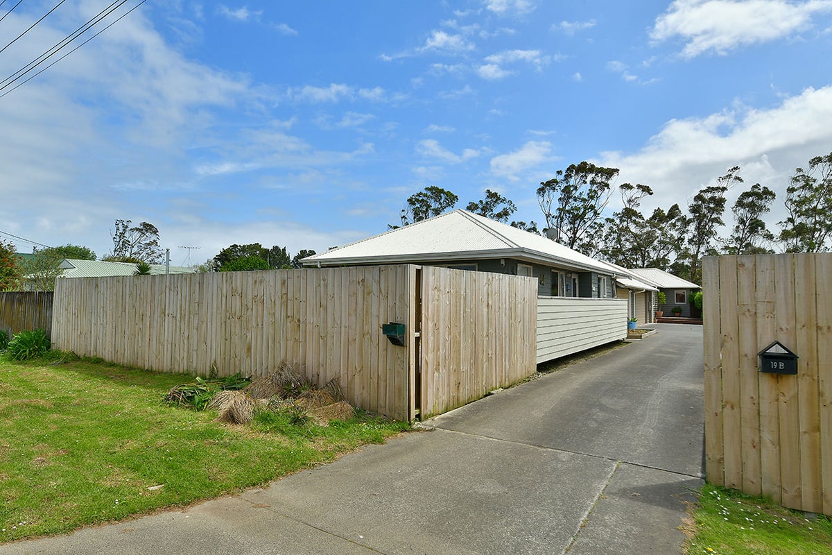 19 Parakai Avenue, Parakai, Helensville - Carousel 16