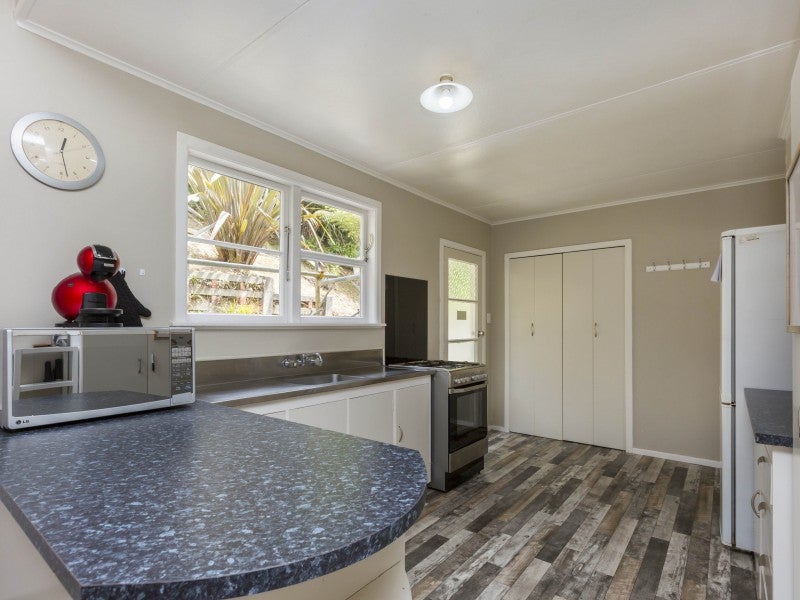 32 Logie Street, Stokes Valley, Lower Hutt - Carousel 2