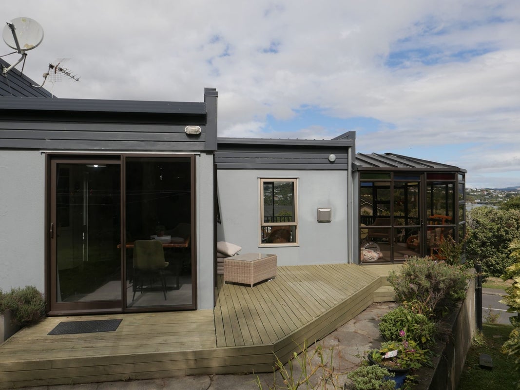 31 Penryn Drive, Camborne, Porirua - Carousel 2