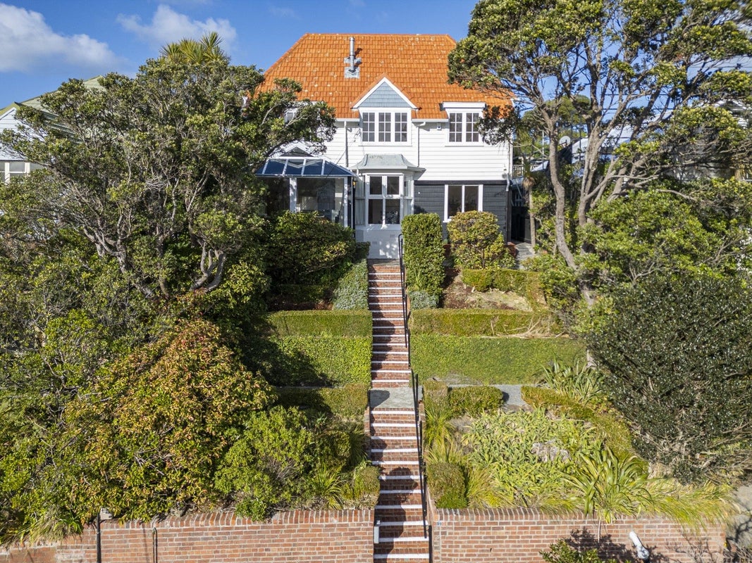 39 Fairview Crescent, Kelburn, Wellington - Carousel 1