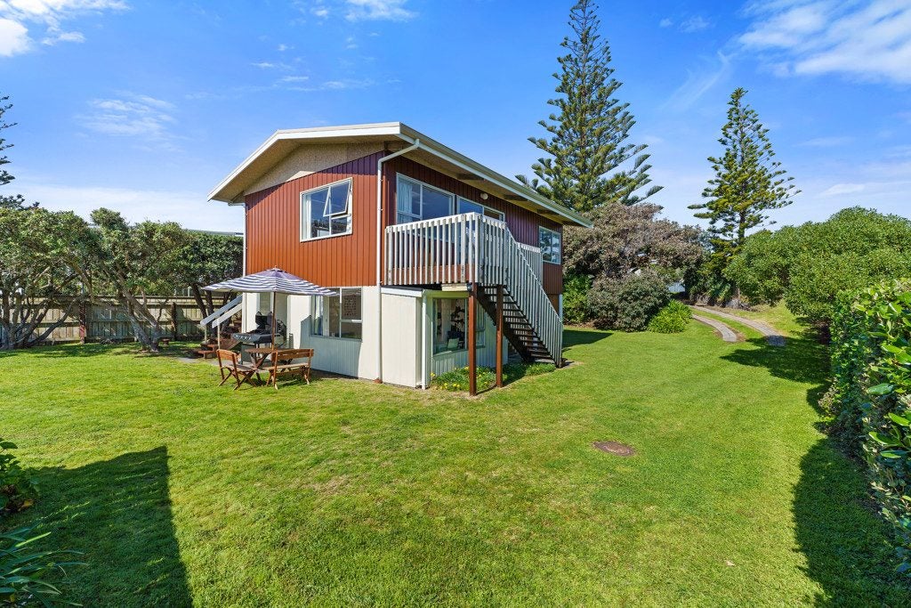 70 William Street, Waikanae Beach, Waikanae - Carousel 2