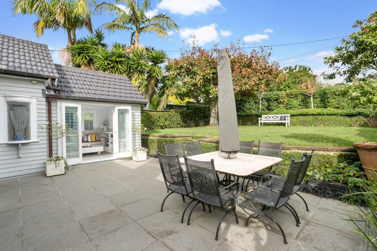 32 Codrington crescent, Mission Bay, Auckland - Carousel 2