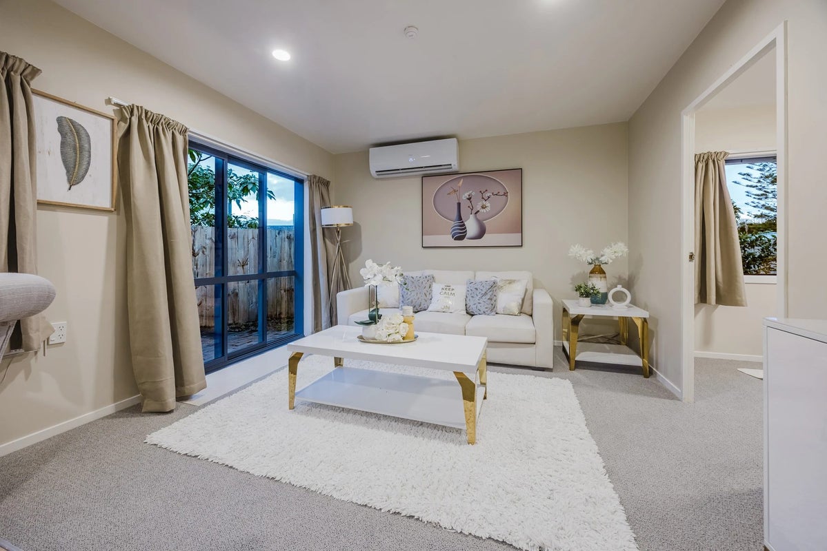 6/11 Lawford Place, Mangere, Auckland - Carousel 2