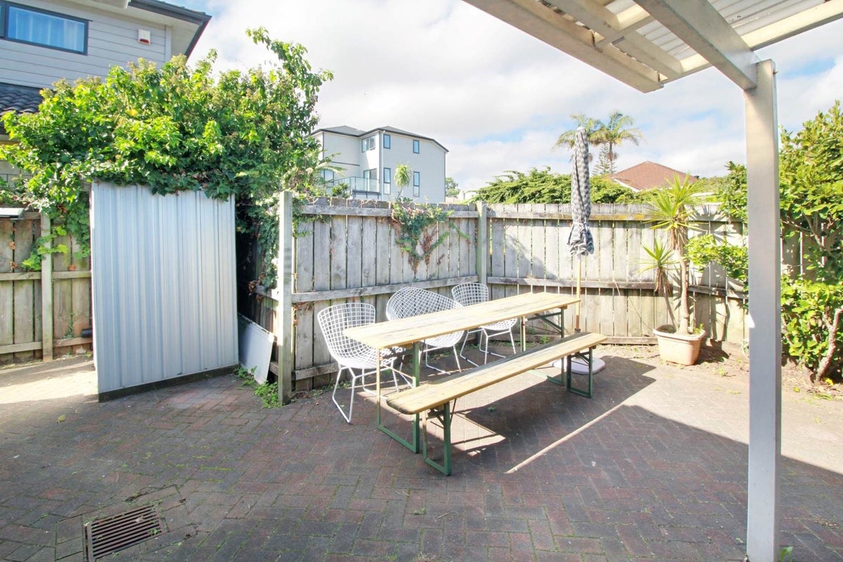 32 Holland Avenue, Point England, Auckland - Carousel 12