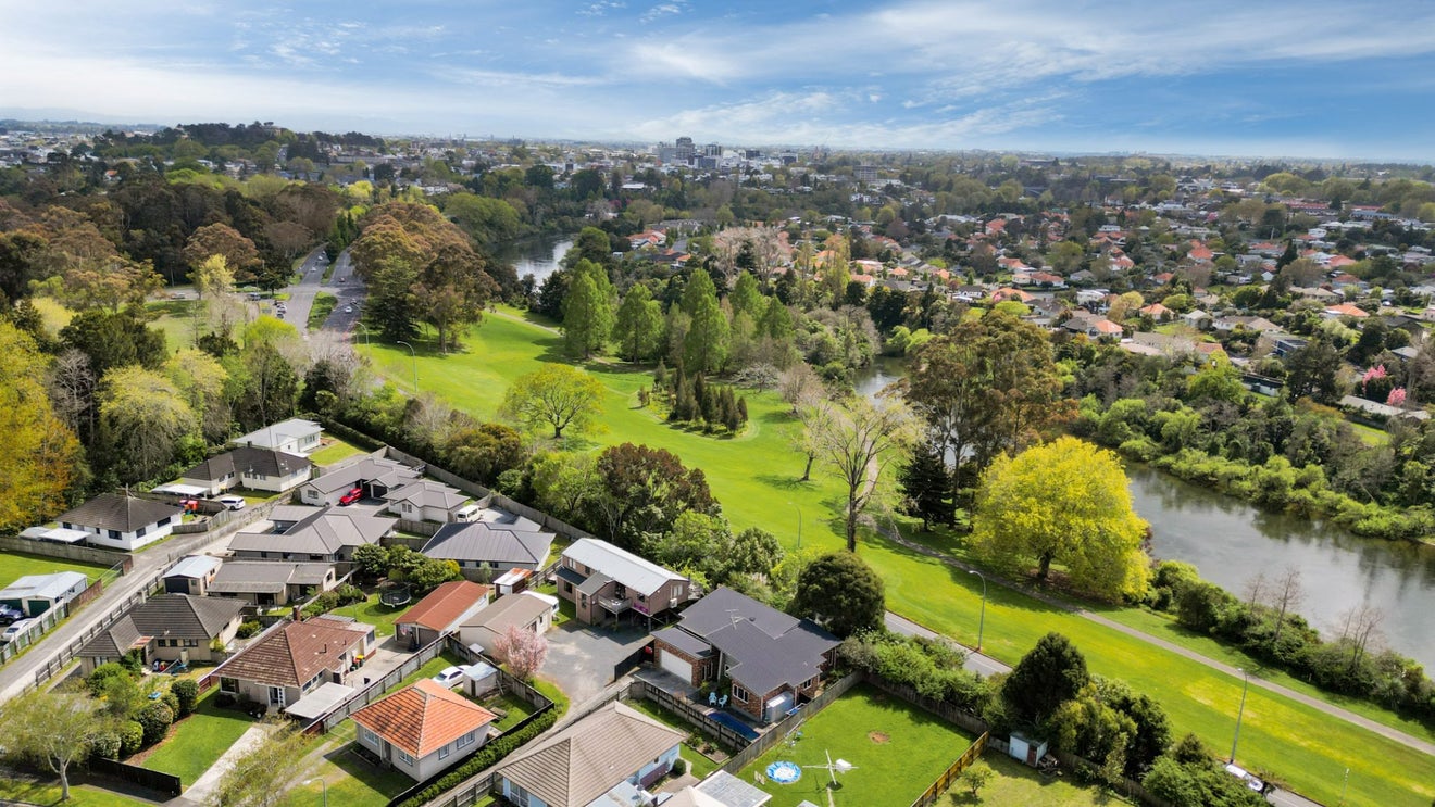 31A Montgomery Crescent, Bader, Hamilton - Carousel 14