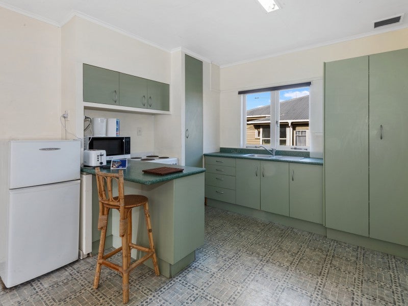 11 Selwyn Avenue, Avenues, Whangarei - Carousel 2