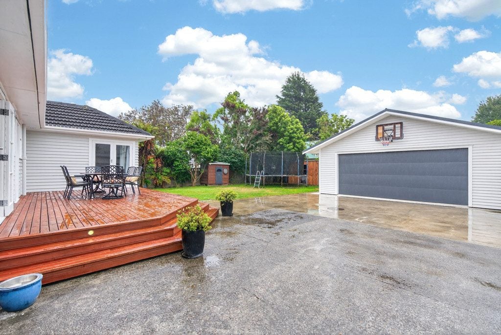 43 Routley Crescent, Elderslea, Upper Hutt - Carousel 1