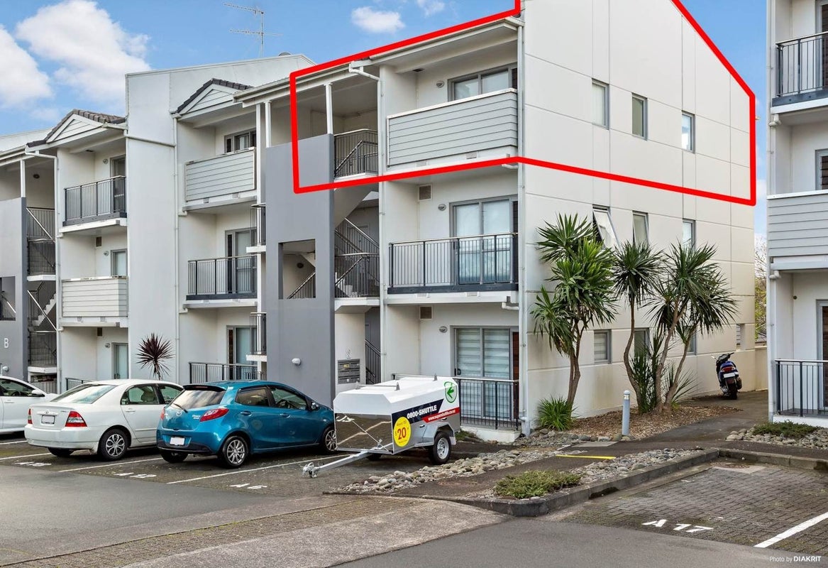 13B/60 Masons Road, Oteha, Auckland - Carousel 1