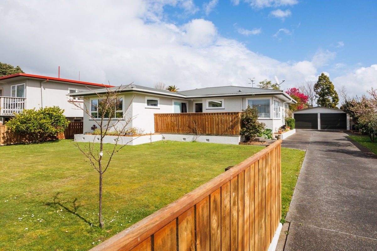 50 Sheffield Street, Awapuni, Palmerston North - Carousel 1