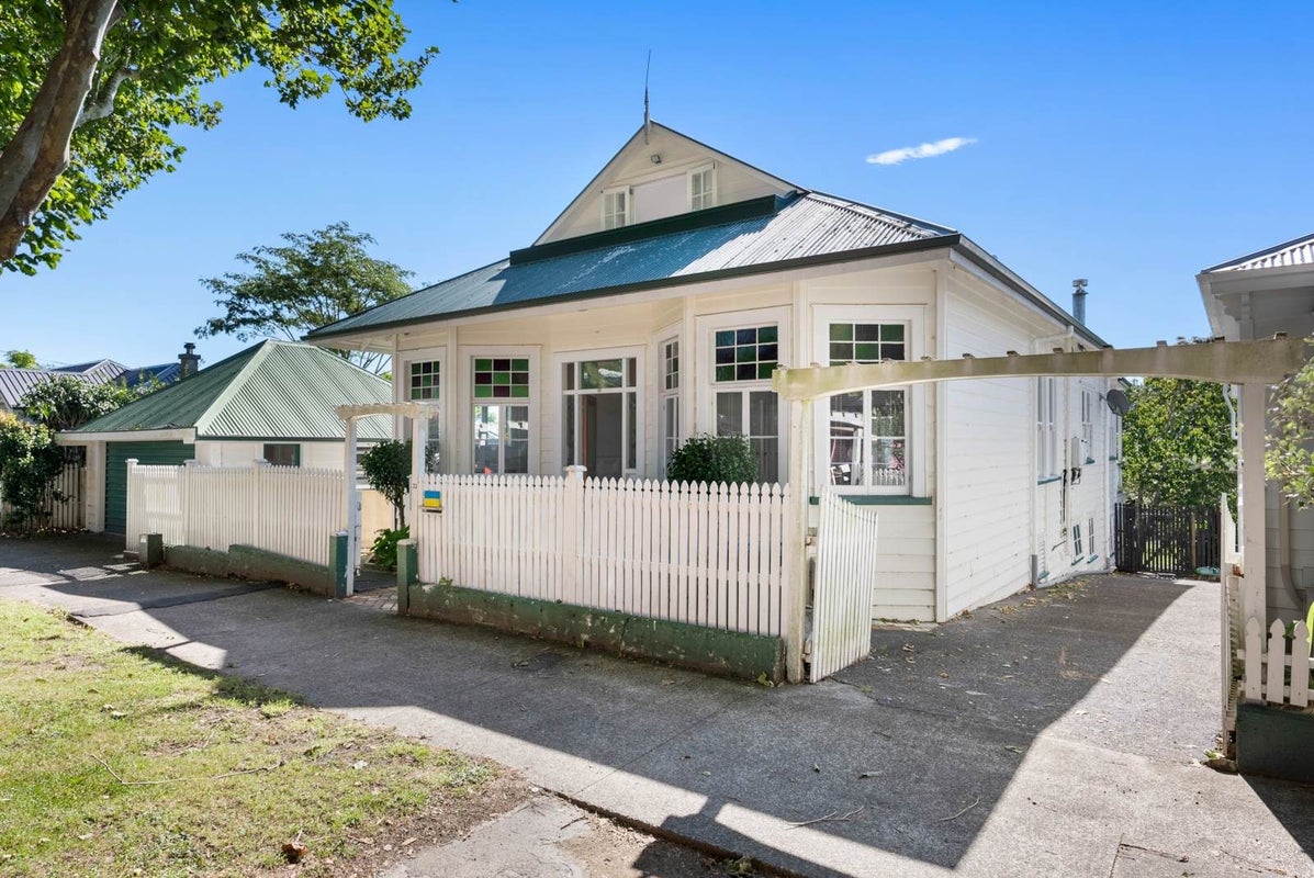 33 Castle Street, Grey Lynn, Auckland - Carousel 2