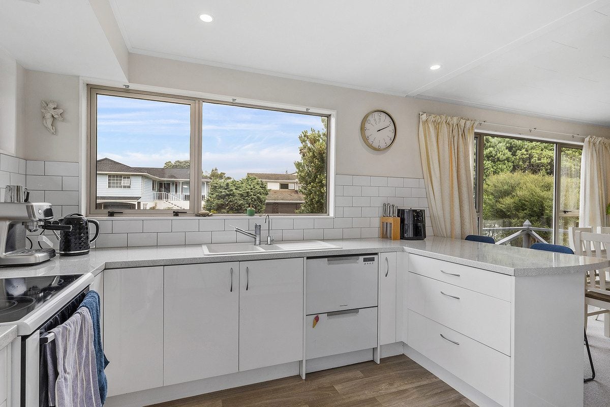 27B Penryn Drive, Camborne, Porirua - Carousel 2