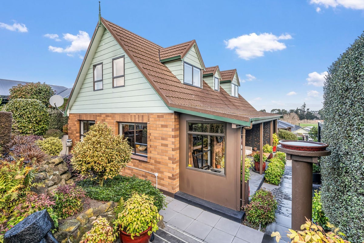 15 Leven Street, South Hill, Oamaru - Carousel 1