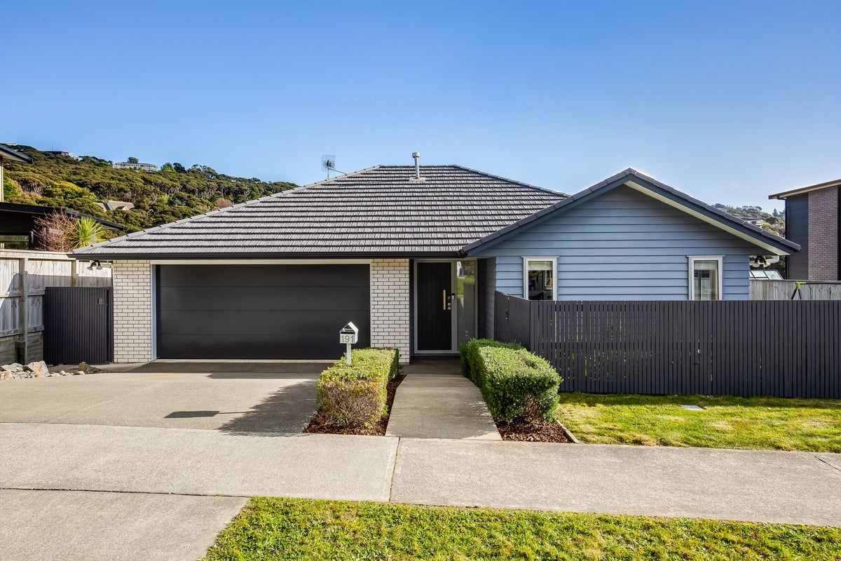 191 Navigation Drive, Whitby, Porirua - Carousel 1