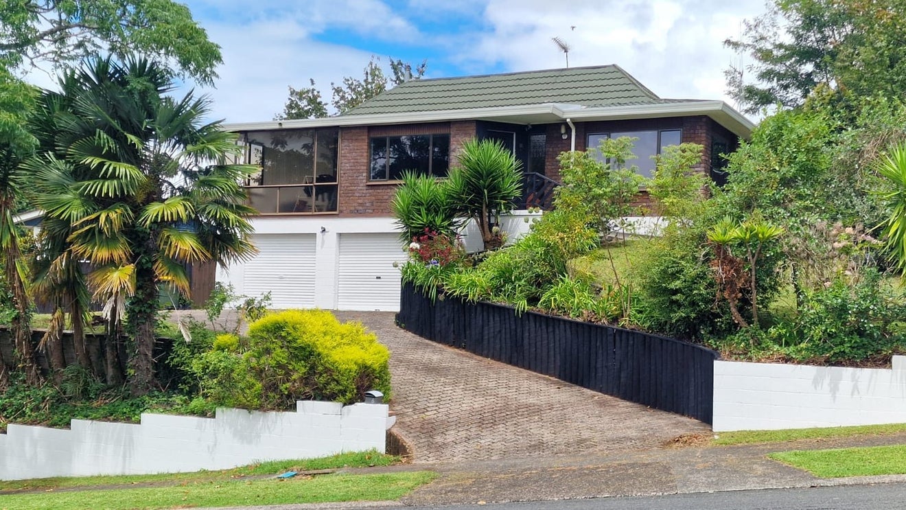 6 Exeter Street, Glenview, Hamilton, Waikato - Carousel 1