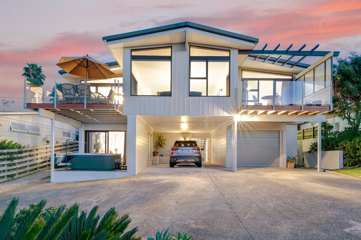 9 De Luen Avenue, Tindalls Beach, Whangaparaoa - Carousel 1