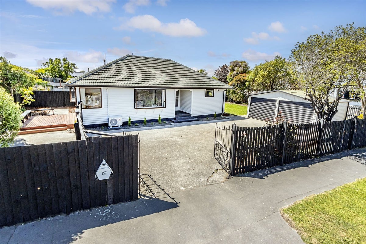 2/152 Gayhurst Road, Dallington, Christchurch - Carousel 1