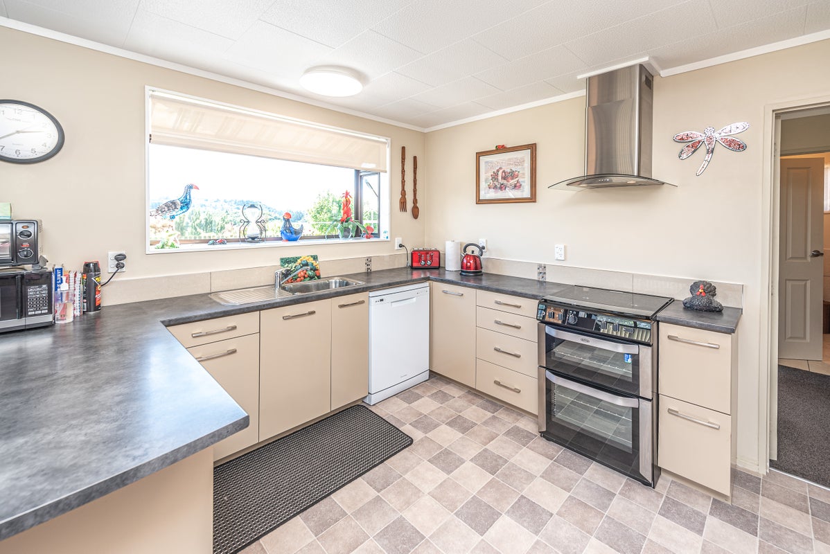 36 Parkdale Drive, Aramoho, Whanganui - Carousel 2