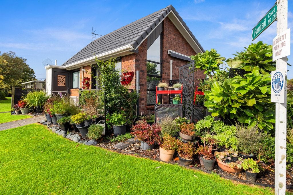 1 Fantail Court, Orewa, Orewa - Carousel 1