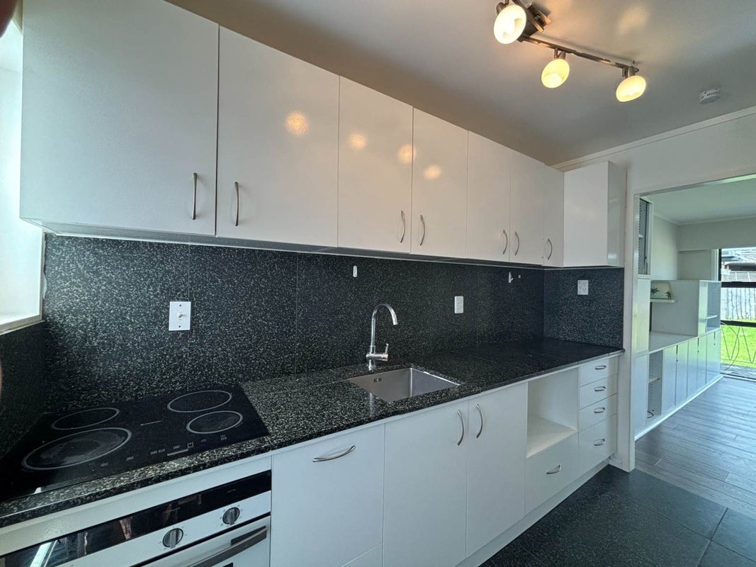 12/31 Blease Street, New Lynn, Auckland - Carousel 1