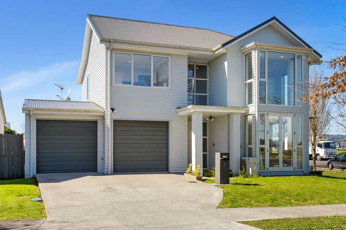 1 Tarapiroe Avenue, Takanini, Auckland - Carousel 1