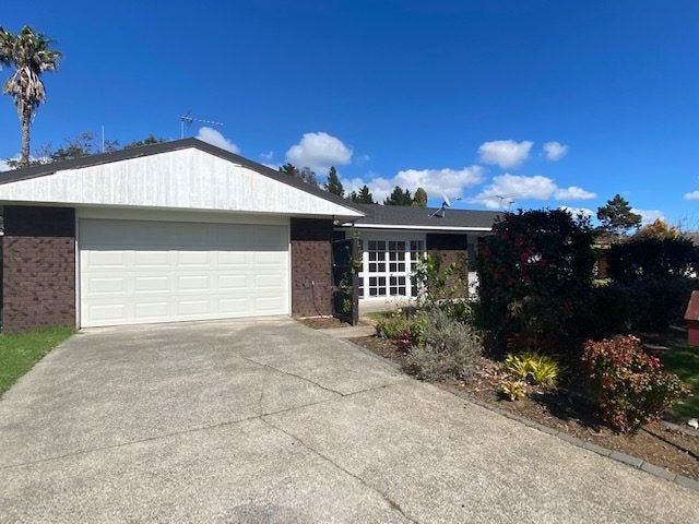 10 Mimosa Place, Half Moon Bay, Auckland - Carousel 1