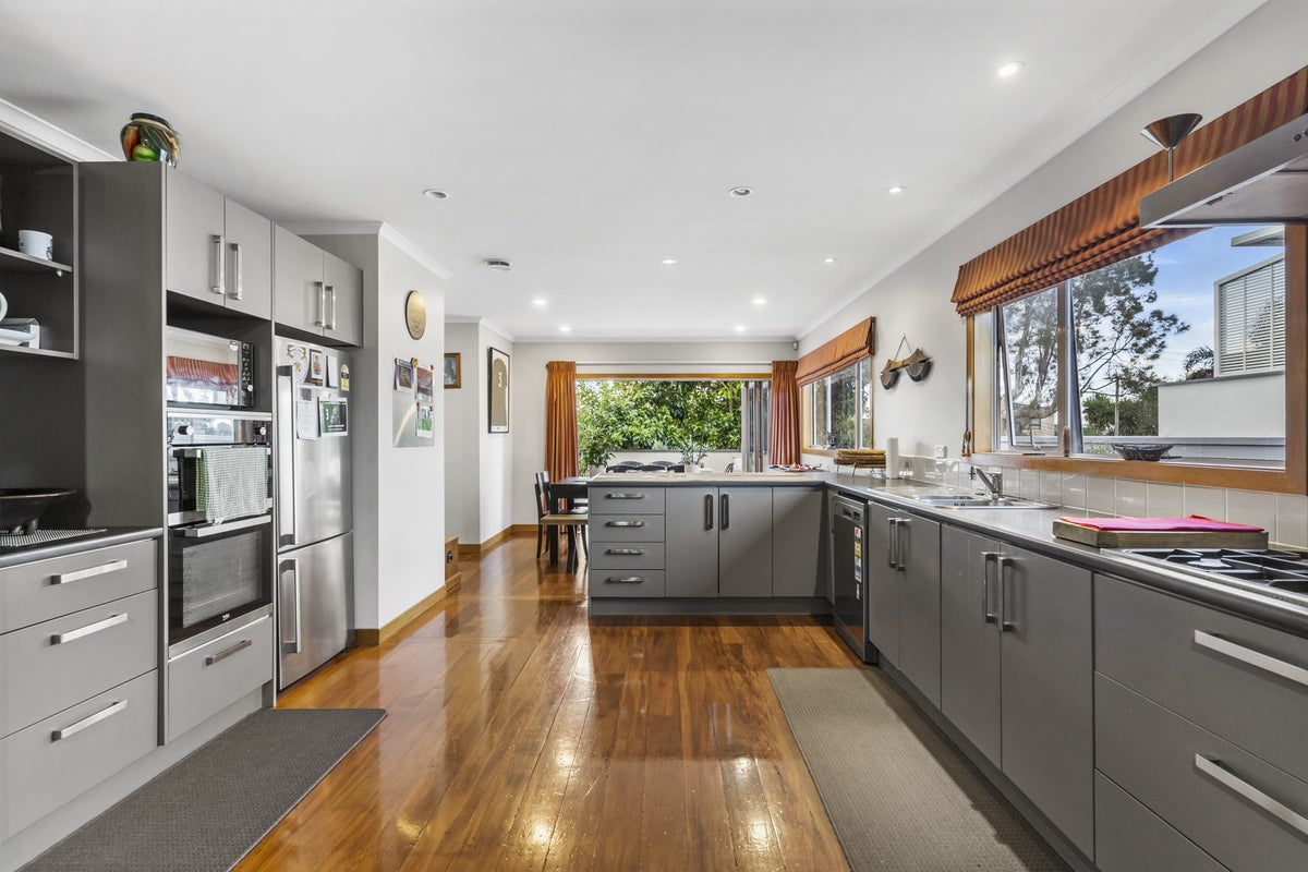 27 Mcintyre Road, Mangere Bridge, Auckland - Carousel 2