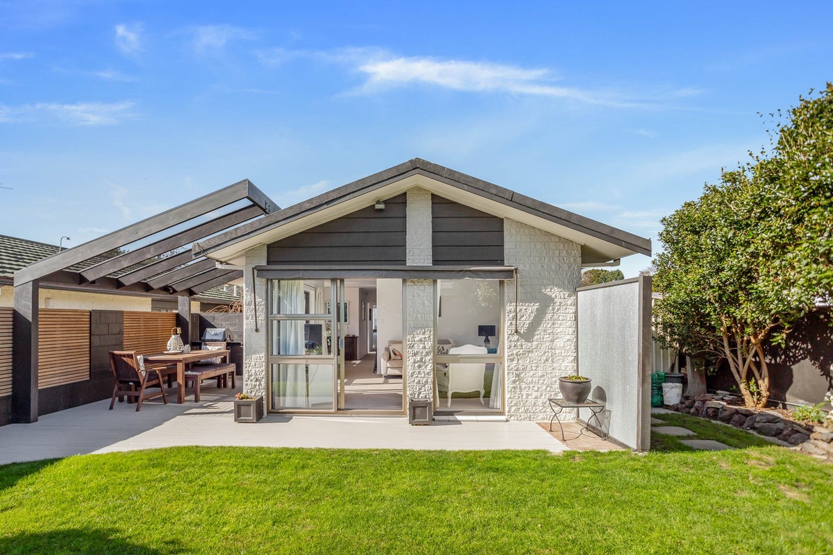 2/36 Miltonia Avenue, Te Atatu South, Auckland - Carousel 1